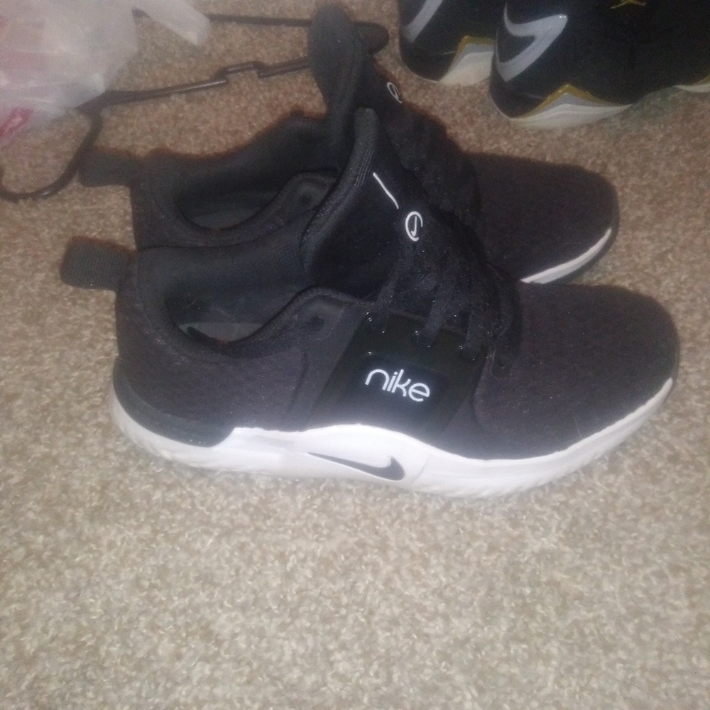 Size 7.5 nike running shoes